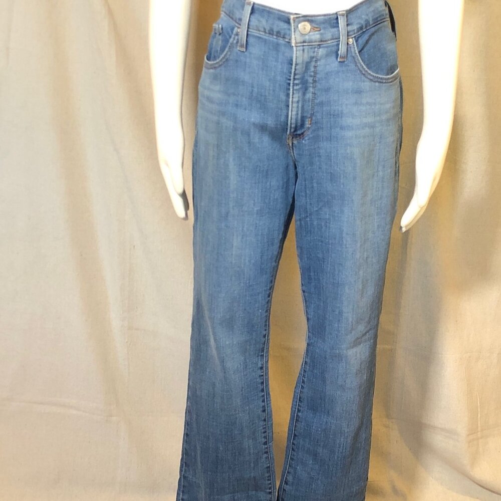 Levi's 315 Shaping Bootcut Jean 31